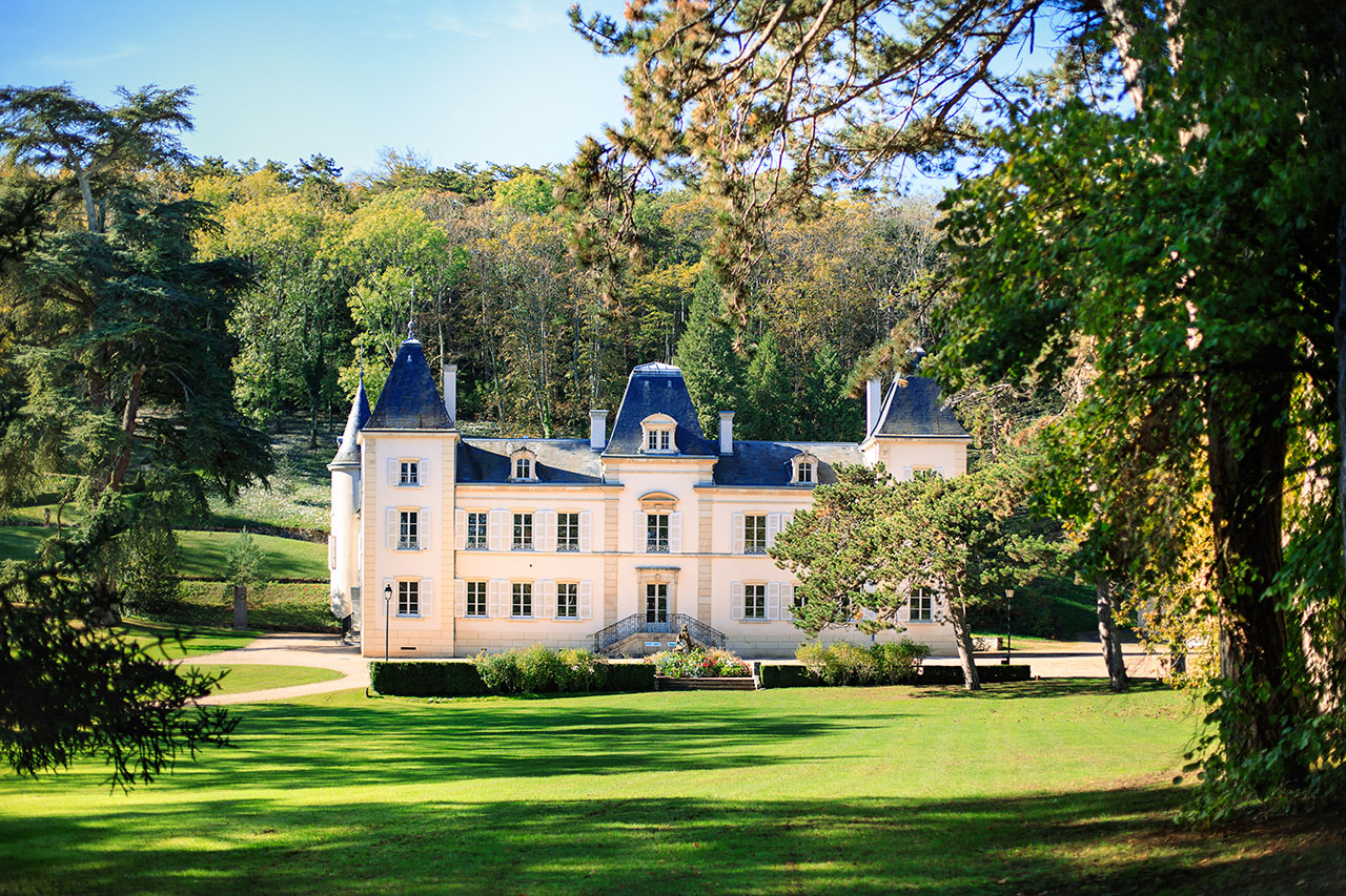 Le parc du château d'Ainé, cadre de réception de mariage près de Mâcon