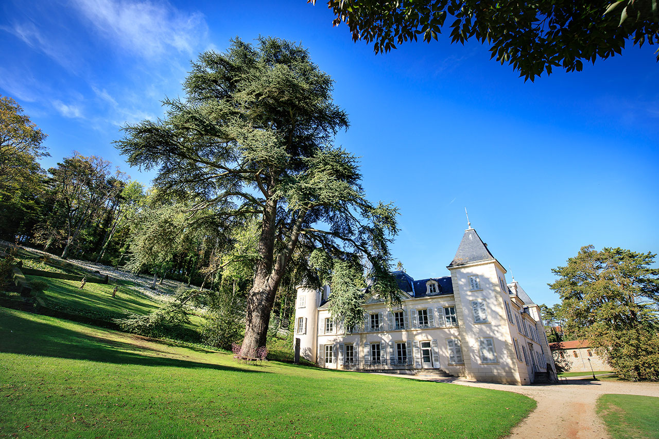 Le château d'Ainé, lieu de réception de mariage en Mâconnais