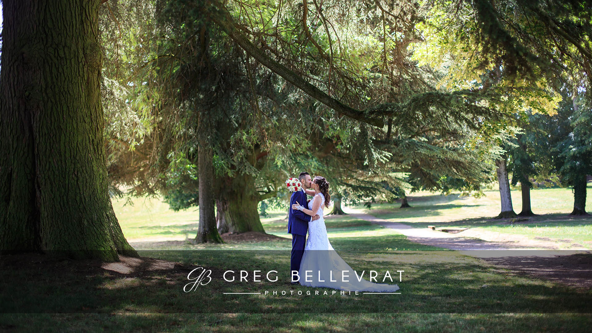 Photo de couple mariage vers Montrevel en Bresse prise par Greg BELLEVRAT Photographe