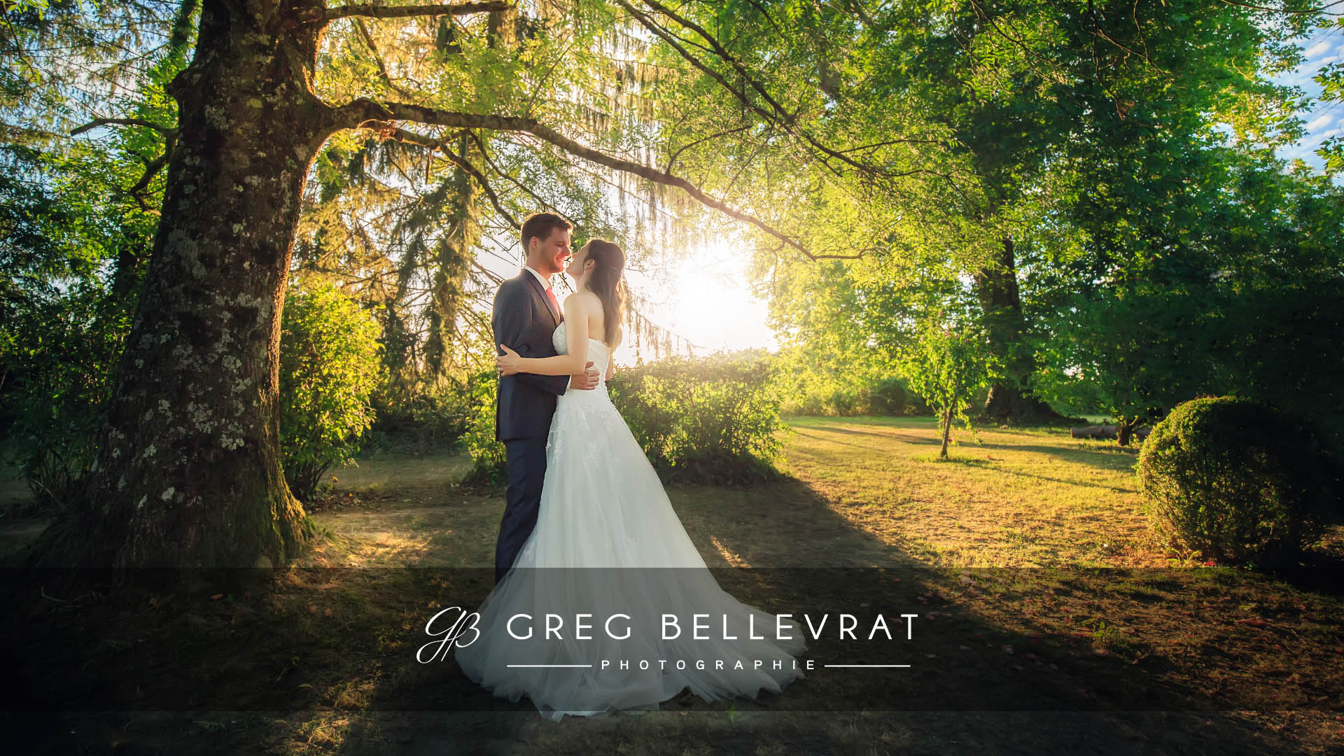 Photo de couple mariage à Paray le Monial par Greg BELLEVRAT Photographe