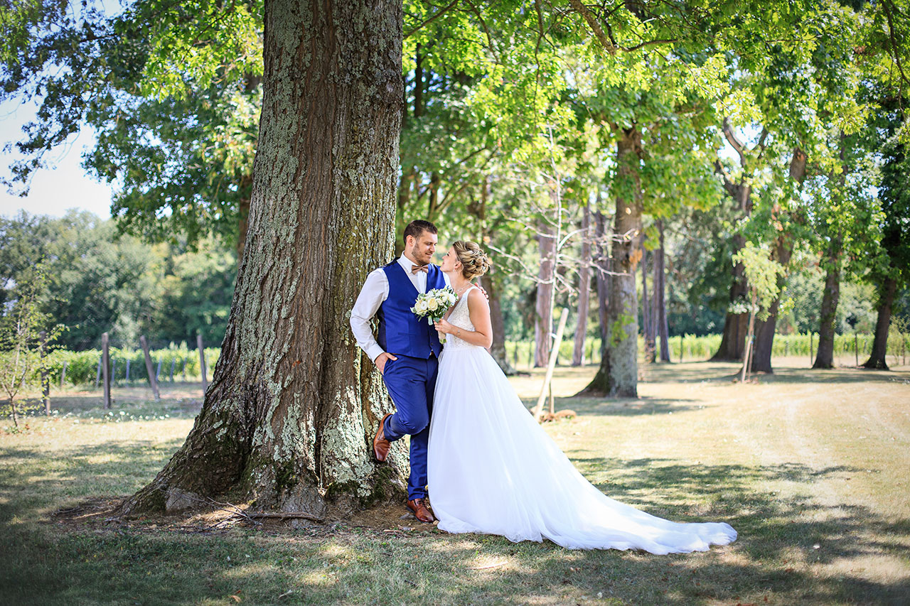 Château de Talancé - mariage - Photo de couple dans le parc