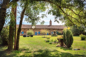 Ferme du Tremblay , vue du bâtiment et du parc