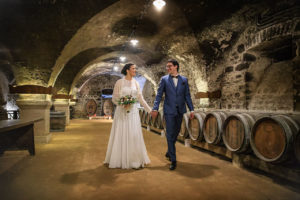 mariage - photos de couple - Domaine de la Croix Rochefort - cave